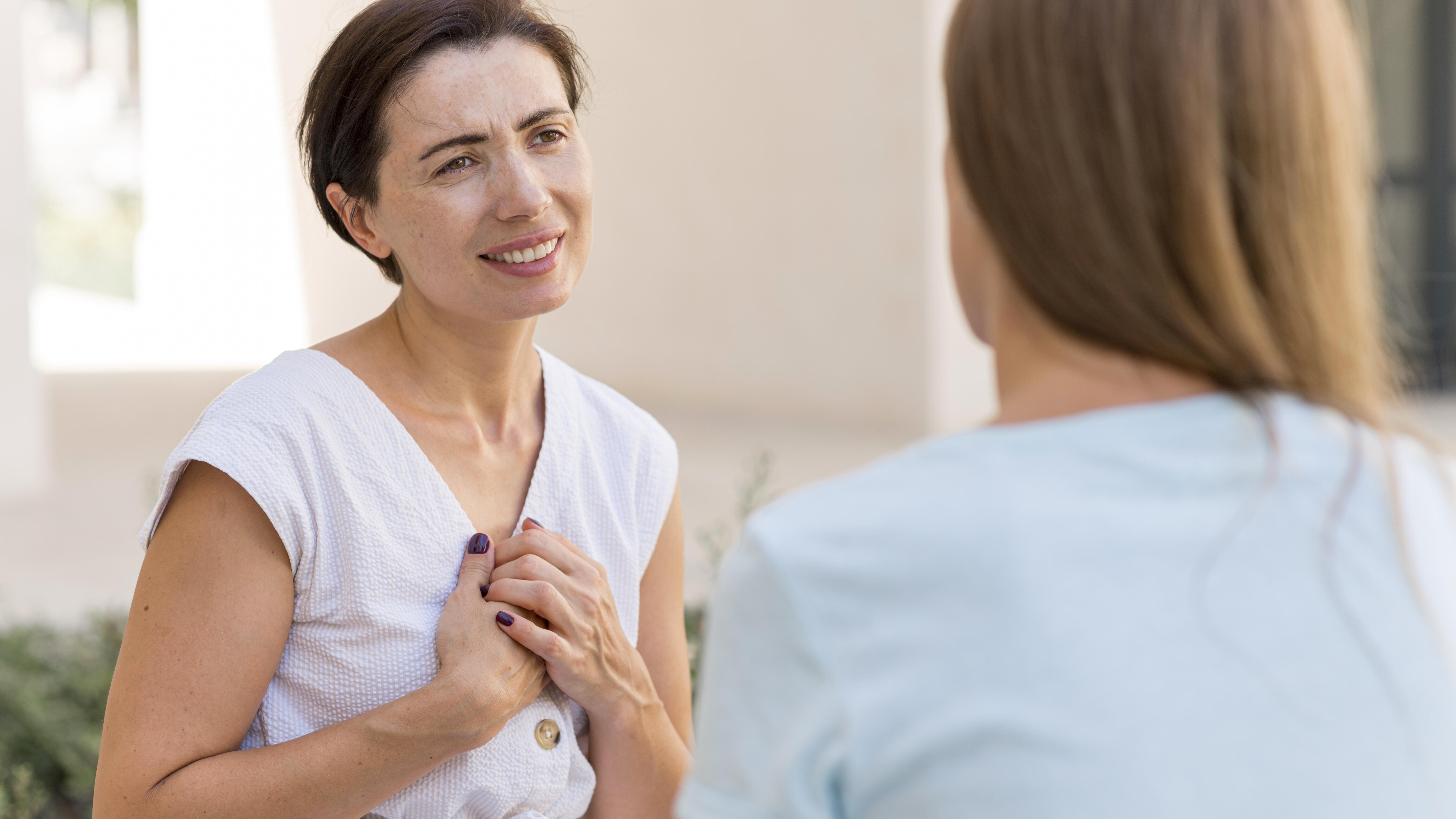 La escucha activa refleja que realmente estamos escuchando a la otra persona