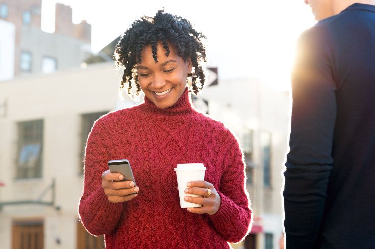 ¿Utilizas el móvil incluso cuando estás hablando con otras personas?