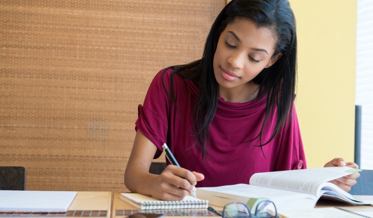 Descansa cada dos horas para ayudar a concentrarte cuando estés estudiando