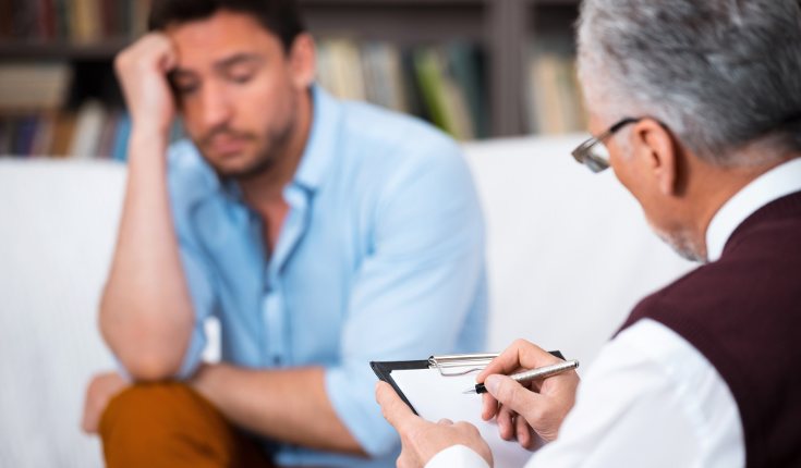 La terapia narrativa pone su foco en la historia de la persona que acude a terapia