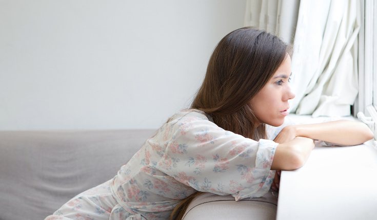 Las personas con dermatopatofobia pueden llegar a aislarse para evitar sufrir daños