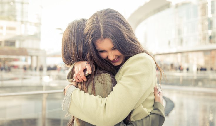 Las personas felices tienen más interés por los pequeños detalles