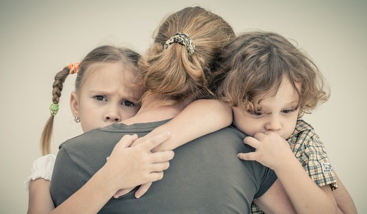 Hay que apoyarles en todo momento, demostrando afecto y explicando que no deben sentirse mal