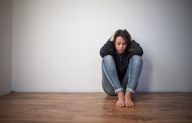 Si un jefe o una jefa tiene una conducta exhibicionista delante de los empleados, es acoso