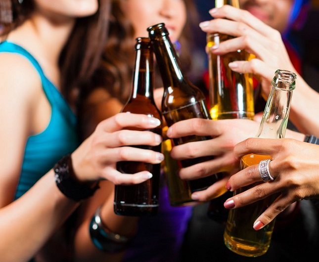 Es típico que los alcohólicos traten de culpar de su adicción a las personas que les rodean