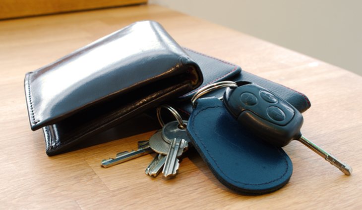 Coger las llaves o la cartera sin pensarlo antes de salir de casa, son actos que realizamos por inercia 