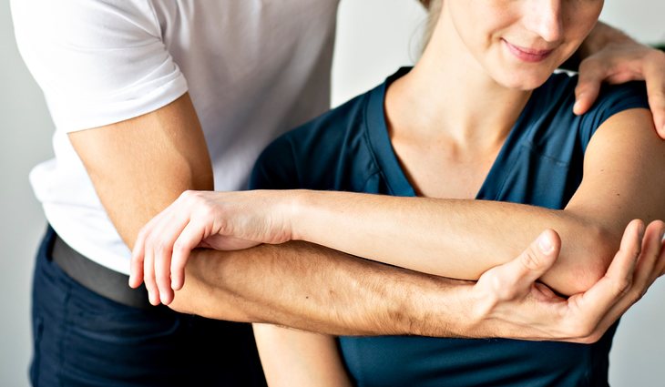 La fisioterapia es uno de los tratamientos que se utilizan para mitigar los sintomas de la basofobia