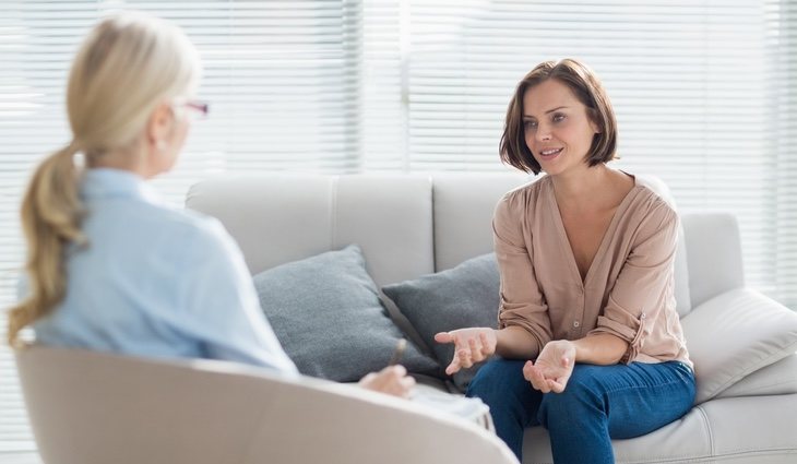 Si te resulta muy difícil dejar de pensar en esa persona, puedes acudir al psicólogo