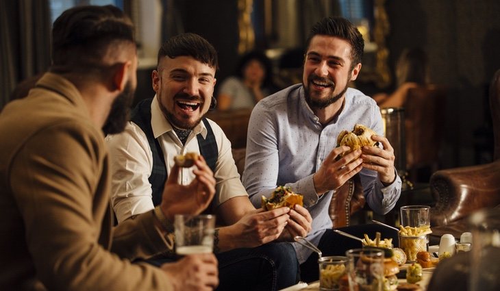 Frecuentar un mismo sitio puede facilitar que conozcas a gente nueva