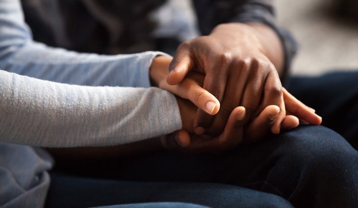 La empatía nos permite una mejor comunicación porque nos pone en el lugar de la otra persona para entenderla mejor