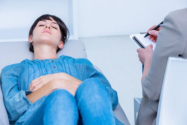 La terapia psicodinámica es una forma tradicional de terapia de salud mental