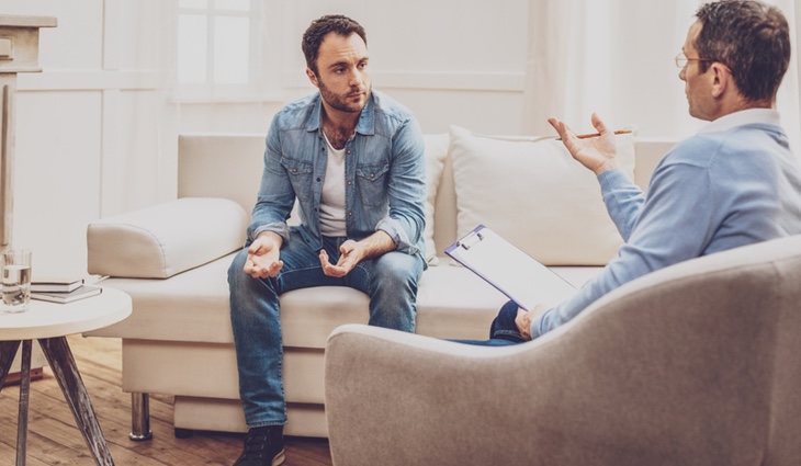 Consultar a un psicólogo también es una buena idea para disminuir la ansiedad