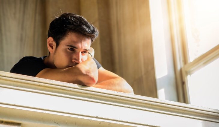 las personas introvertidas se relacionan con su entorno de manera indirecta