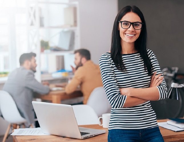 Una buena estrategia es responder en voz alta las preguntas más comunes que suelen hacer en las entrevistas