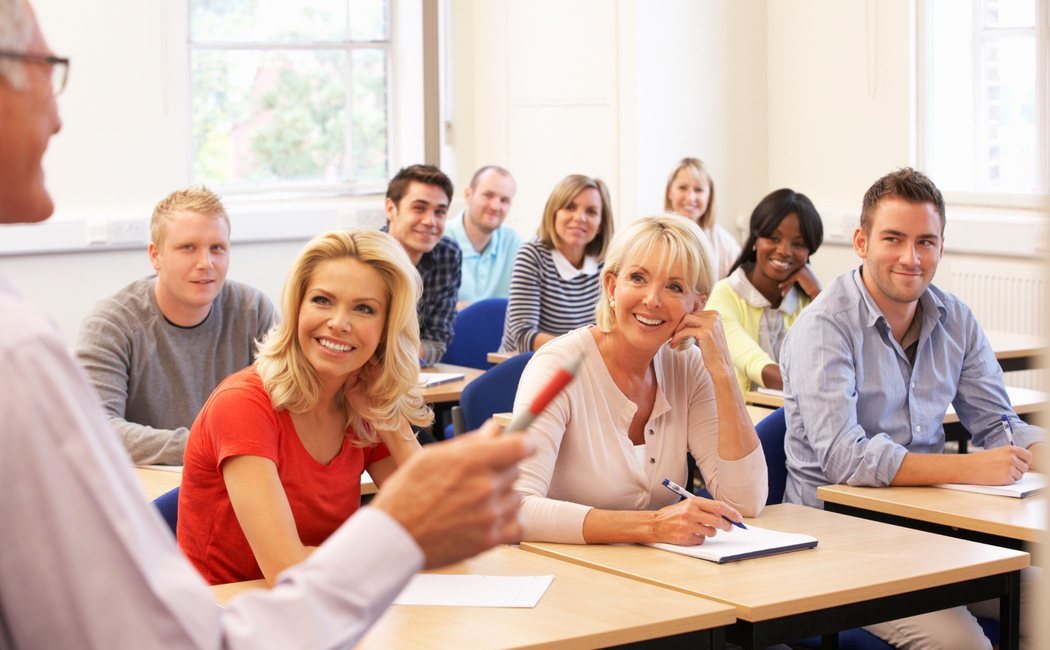 Los beneficios cognitivos de apuntarte a clases y actividades en la adultez