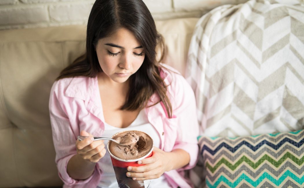 Aprende a dejar de comer de manera emocional