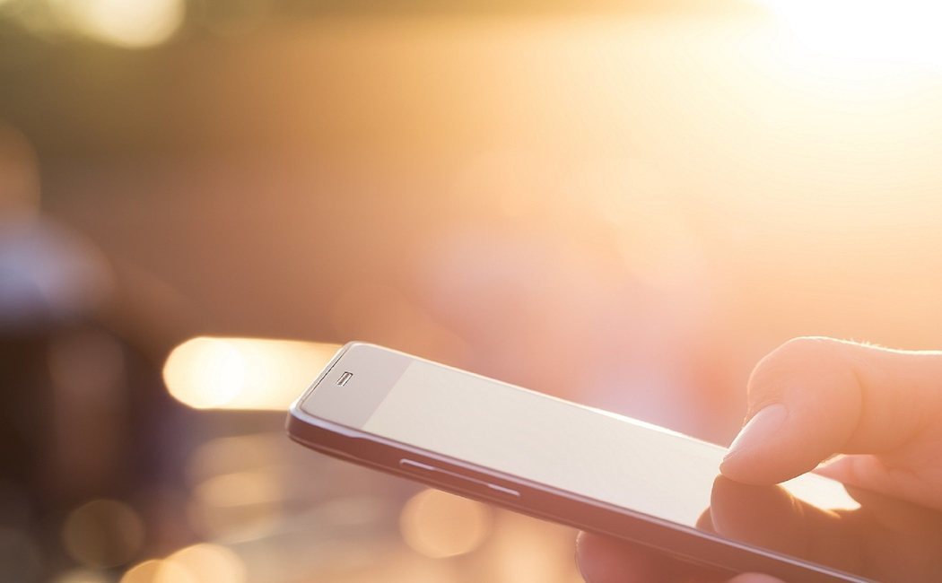 No vuelvas a usar tu teléfono en la mesa