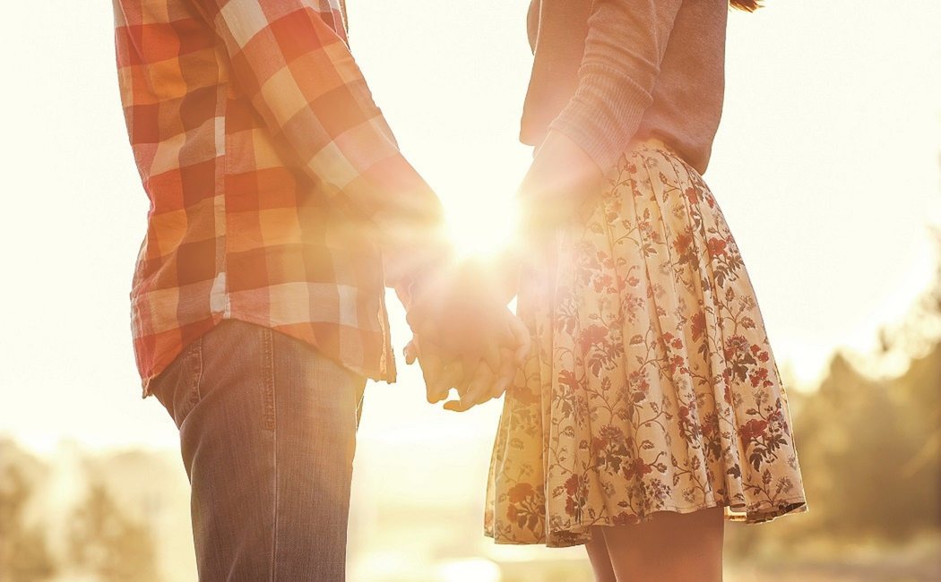 Los pros y los contras de las relaciones poliamorosas y monógamas