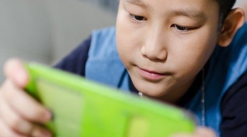 Qué causa la adicción a Internet
